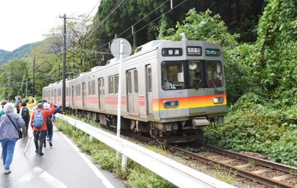 電車が通る 黒部にて